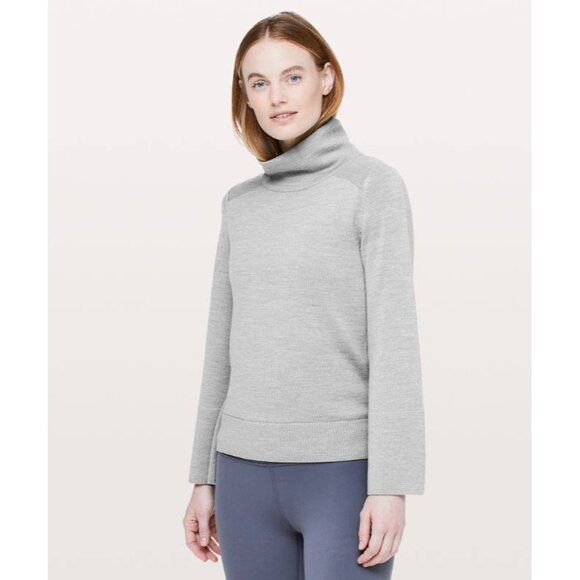 Lululemon City Trek Gray 100% Merino Wool Turtleneck Sweater Women Size 6 Bell S - Picture 1 of 7